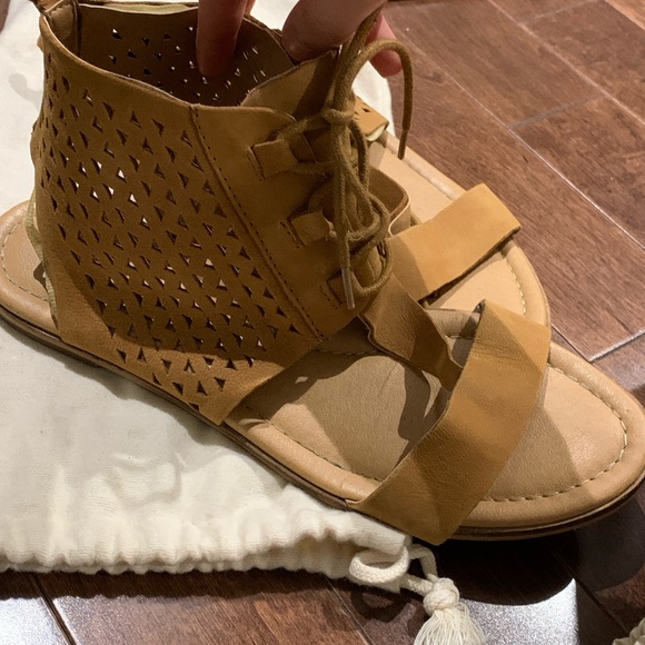 Tan Lucky Brand Sandals - Picture 2 of 7